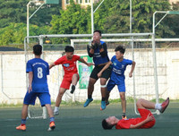 [ẢNH] Vào chung kết, CĐV vỡ òa sung sướng, cầu thủ THPT Lê Văn Thiêm bật khóc