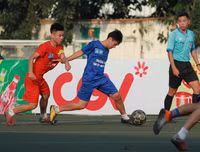 [ẢNH] Vào chung kết, CĐV vỡ òa sung sướng, cầu thủ THPT Lê Văn Thiêm bật khóc