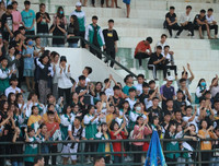 [ẢNH] Vào chung kết, CĐV vỡ òa sung sướng, cầu thủ THPT Lê Văn Thiêm bật khóc