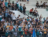 [ẢNH] Vào chung kết, CĐV vỡ òa sung sướng, cầu thủ THPT Lê Văn Thiêm bật khóc