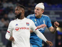 [ẢNH] Trung vệ đắt giá đổ máu vẫn không cứu nổi Juve