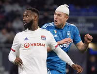 [ẢNH] Trung vệ đắt giá đổ máu vẫn không cứu nổi Juve