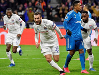 [ẢNH] Trung vệ đắt giá đổ máu vẫn không cứu nổi Juve