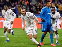 [ẢNH] Trung vệ đắt giá đổ máu vẫn không cứu nổi Juve