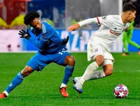 [ẢNH] Trung vệ đắt giá đổ máu vẫn không cứu nổi Juve