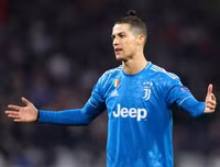 [ẢNH] Trung vệ đắt giá đổ máu vẫn không cứu nổi Juve