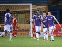 [ẢNH] Quang Hải ghi bàn 3 trận liên tiếp, Hà Nội FC lên đầu bảng V-League