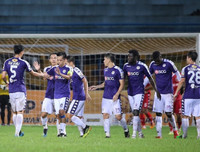 [ẢNH] Quang Hải ghi bàn 3 trận liên tiếp, Hà Nội FC lên đầu bảng V-League