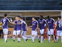 [ẢNH] Quang Hải ghi bàn 3 trận liên tiếp, Hà Nội FC lên đầu bảng V-League