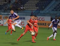 [ẢNH] Quang Hải ghi bàn 3 trận liên tiếp, Hà Nội FC lên đầu bảng V-League