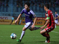 [ẢNH] Quang Hải ghi bàn 3 trận liên tiếp, Hà Nội FC lên đầu bảng V-League