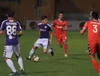 [ẢNH] Quang Hải ghi bàn 3 trận liên tiếp, Hà Nội FC lên đầu bảng V-League