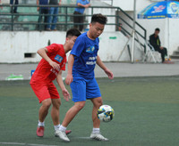 [ẢNH] CĐV Lê Văn Thiêm máu lửa phủ xanh khán đài sân Tây Hồ