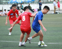 [ẢNH] CĐV Lê Văn Thiêm máu lửa phủ xanh khán đài sân Tây Hồ