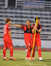 [ẢNH] Công Phượng buồn thiu tập cùng ĐT Việt Nam trên đất Thái Lan