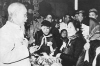 [ẢNH] Sống trong không khí thi đua ái quốc sôi nổi thời kháng chiến