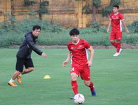 [ẢNH] Phan Văn Đức tươi rói cùng đồng đội hướng tới bán kết lượt về