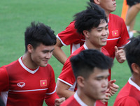 [ẢNH] Phan Văn Đức tươi rói cùng đồng đội hướng tới bán kết lượt về