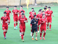 [ẢNH] Phan Văn Đức tươi rói cùng đồng đội hướng tới bán kết lượt về