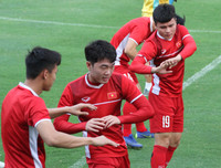 [ẢNH] Phan Văn Đức tươi rói cùng đồng đội hướng tới bán kết lượt về