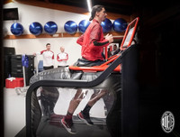 [ẢNH] Toàn cảnh màn trở lại gây sốt của Ibrahimovic với AC Milan