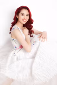 Hoa hậu Diệu Hoa cùng chồng hạnh phúc bên 3 con