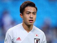 [ẢNH] Thần đồng bóng đá Nhật Bản rạng ngời ra mắt Barca