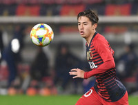 [ẢNH] Thần đồng bóng đá Nhật Bản rạng ngời ra mắt Barca