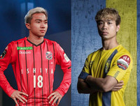 [ẢNH] 'Messi Việt' hội ngộ 'Messi Thái' sau trận hòa không bàn thắng