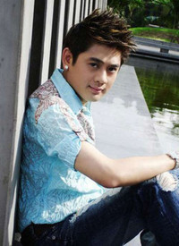 Ca sĩ chuyển giới Lâm Khánh Chi chi 1 tỷ đồng nhờ mang thai hộ