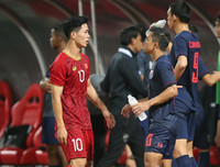 [ẢNH] 'Messi Việt' hội ngộ 'Messi Thái' sau trận hòa không bàn thắng