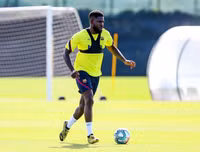 [ẢNH] Messi và đồng đội hào hứng trở lại sân tập sau cách ly