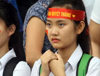 Sắc thái cảm xúc đáng yêu của nữ sinh Hà Nội khi xem penalty