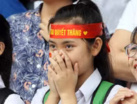 Sắc thái cảm xúc đáng yêu của nữ sinh Hà Nội khi xem penalty