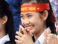 Sắc thái cảm xúc đáng yêu của nữ sinh Hà Nội khi xem penalty