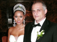 Nhìn lại 2 cuộc hôn nhân sóng gió của 