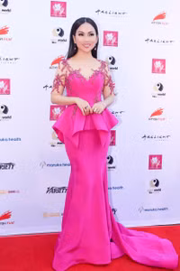 Hà Phương lộng lẫy sánh vai với dàn sao Hollywood