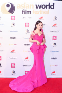 Hà Phương lộng lẫy sánh vai với dàn sao Hollywood