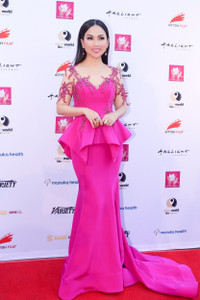 Hà Phương lộng lẫy sánh vai với dàn sao Hollywood