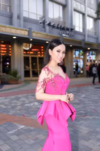 Hà Phương lộng lẫy sánh vai với dàn sao Hollywood