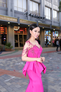 Hà Phương lộng lẫy sánh vai với dàn sao Hollywood