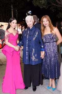 Hà Phương lộng lẫy sánh vai với dàn sao Hollywood