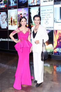 Hà Phương lộng lẫy sánh vai với dàn sao Hollywood