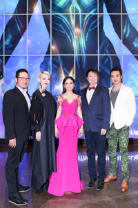 Hà Phương lộng lẫy sánh vai với dàn sao Hollywood