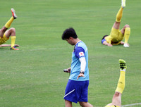 [ẢNH] Trợ lý điển trai người Hàn Quốc gây chú ý ở U23 Việt Nam