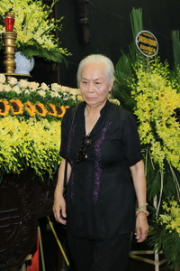 Nghệ sĩ xúc động rơi nước mắt tiễn đưa NSƯT Hoàng Yến