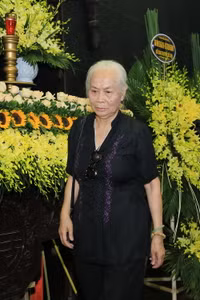 Nghệ sĩ xúc động rơi nước mắt tiễn đưa NSƯT Hoàng Yến