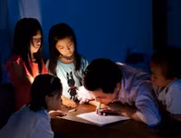 Hình ảnh người Hà Nội ứng xử văn minh, thanh lịch