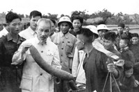 [ẢNH] Sống trong không khí thi đua ái quốc sôi nổi thời kháng chiến