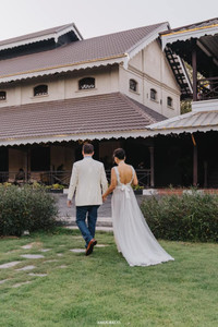 Chồng cũ Hồng Nhung lấy vợ mới, cận cảnh đôi 